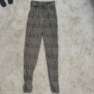 Hollister size extra small cheetah print pants